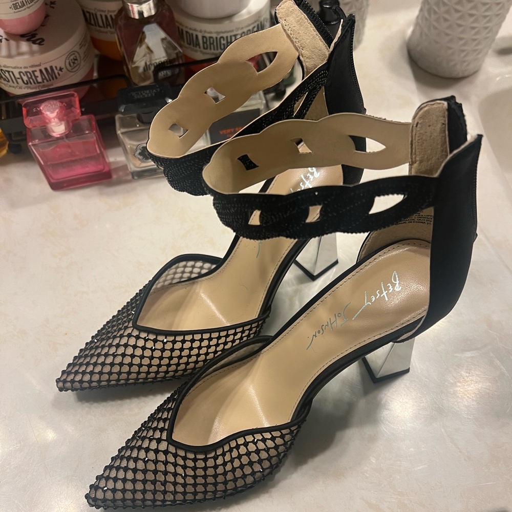 Betsey Johnson Jad Pump - Black